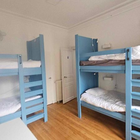 Bed In 6-Bed Mixed Dormitory Le Jardin Cafe Бордо Экстерьер фото