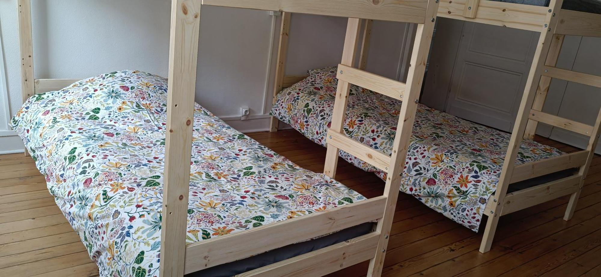 Bed In 6-Bed Mixed Dormitory Le Jardin Cafe Бордо Экстерьер фото