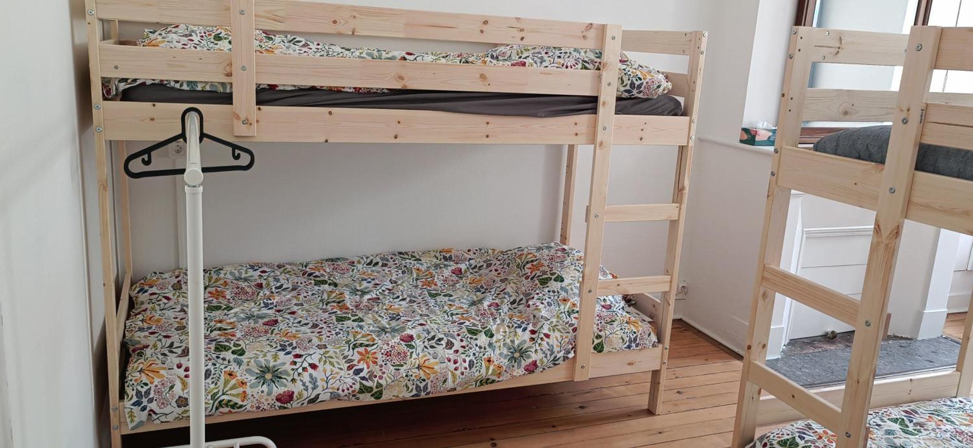 Bed In 6-Bed Mixed Dormitory Le Jardin Cafe Бордо Экстерьер фото