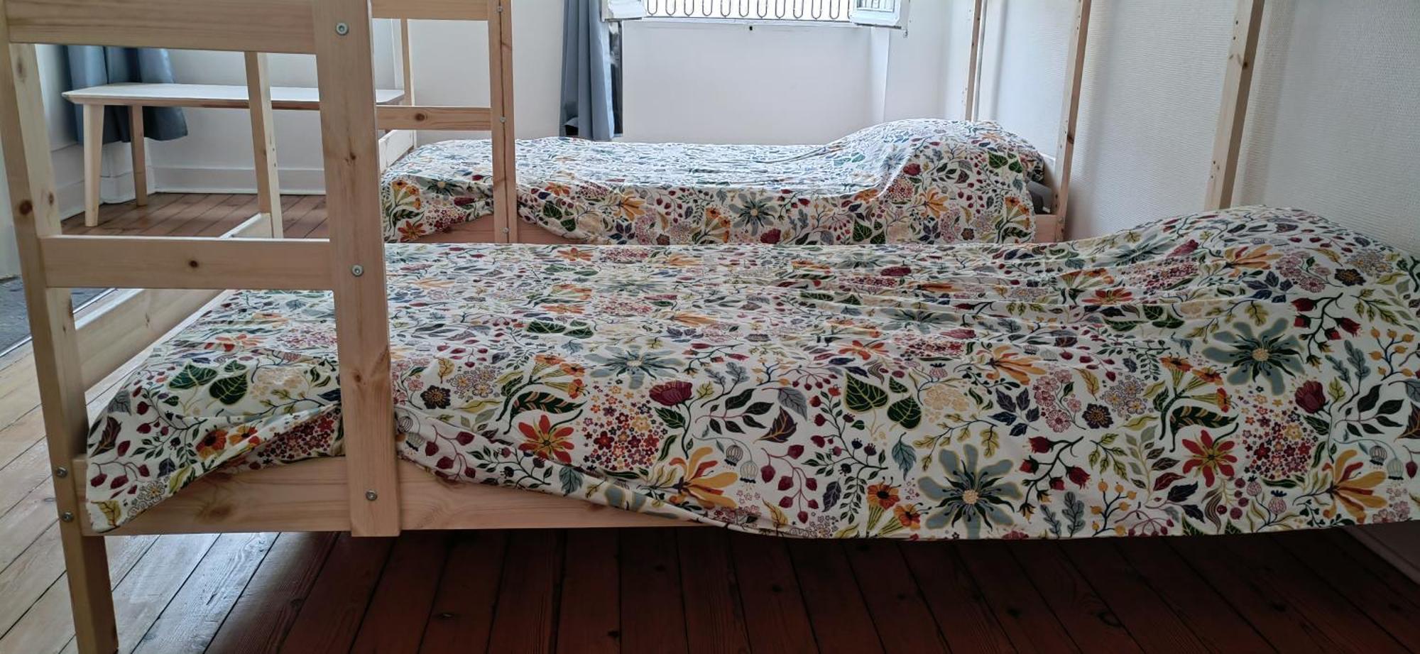 Bed In 6-Bed Mixed Dormitory Le Jardin Cafe Бордо Экстерьер фото